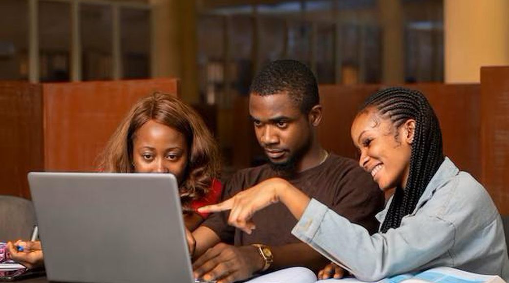 How to Make Passive Income Online as a Student